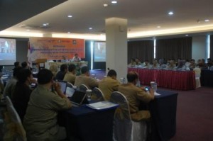 Para PPID SKPD di lingkup pemerintah Provinsi NTB tengah serius mengikuti workshop penyusunan Daftar Informasi Publik